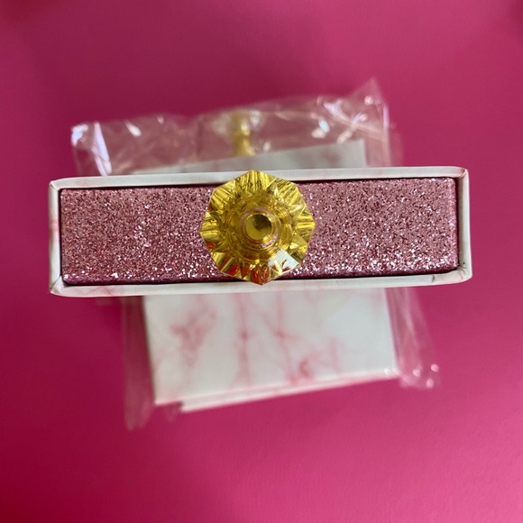 Eyelash extensions - Picture 12 of 12